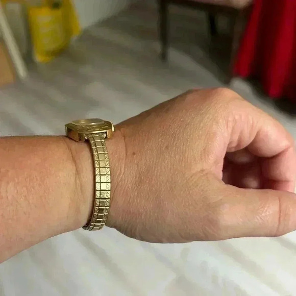 TIMEX GOLD woman analog  watch 1960 VTG stamped Speidel USA on band - Picture 4 of 8